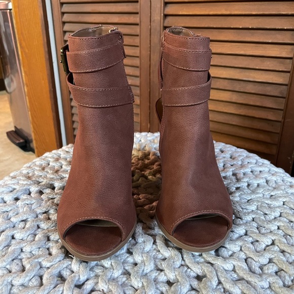 Open toed ankle boots - Picture 4 of 6